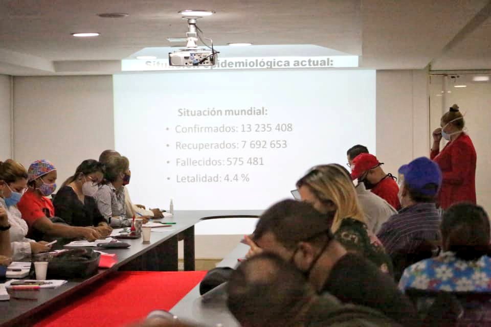 ErikaPSUV's tweet photo. Son 840 casos activos en nuestra ciudad pero a su vez, más de un millón de pruebas rápidas realizadas. Es un trabajo de acupuntura social para frenar la circulación del virus.
¡El momento nos exige unidad de todas las partes y fortalecimiento de la capacidad de despliegue! https://t.co/NiRyRqf6AK