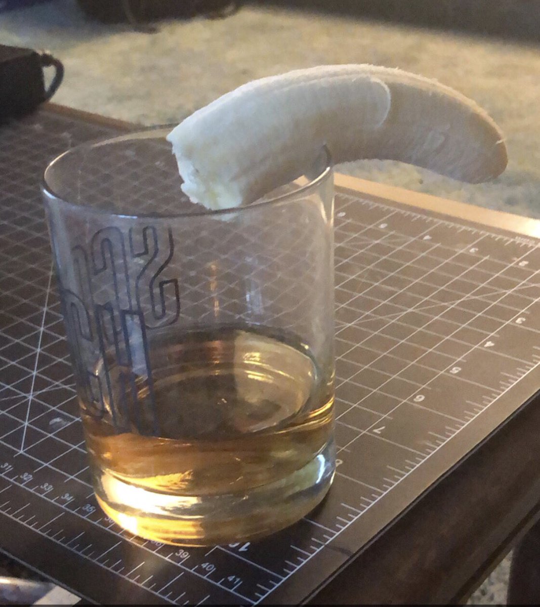 UnderTheGun45's tweet photo. A good drink is all about the garnish. #bartenderstruggles #bartendersoftwitter https://t.co/f5pN1Xqaor