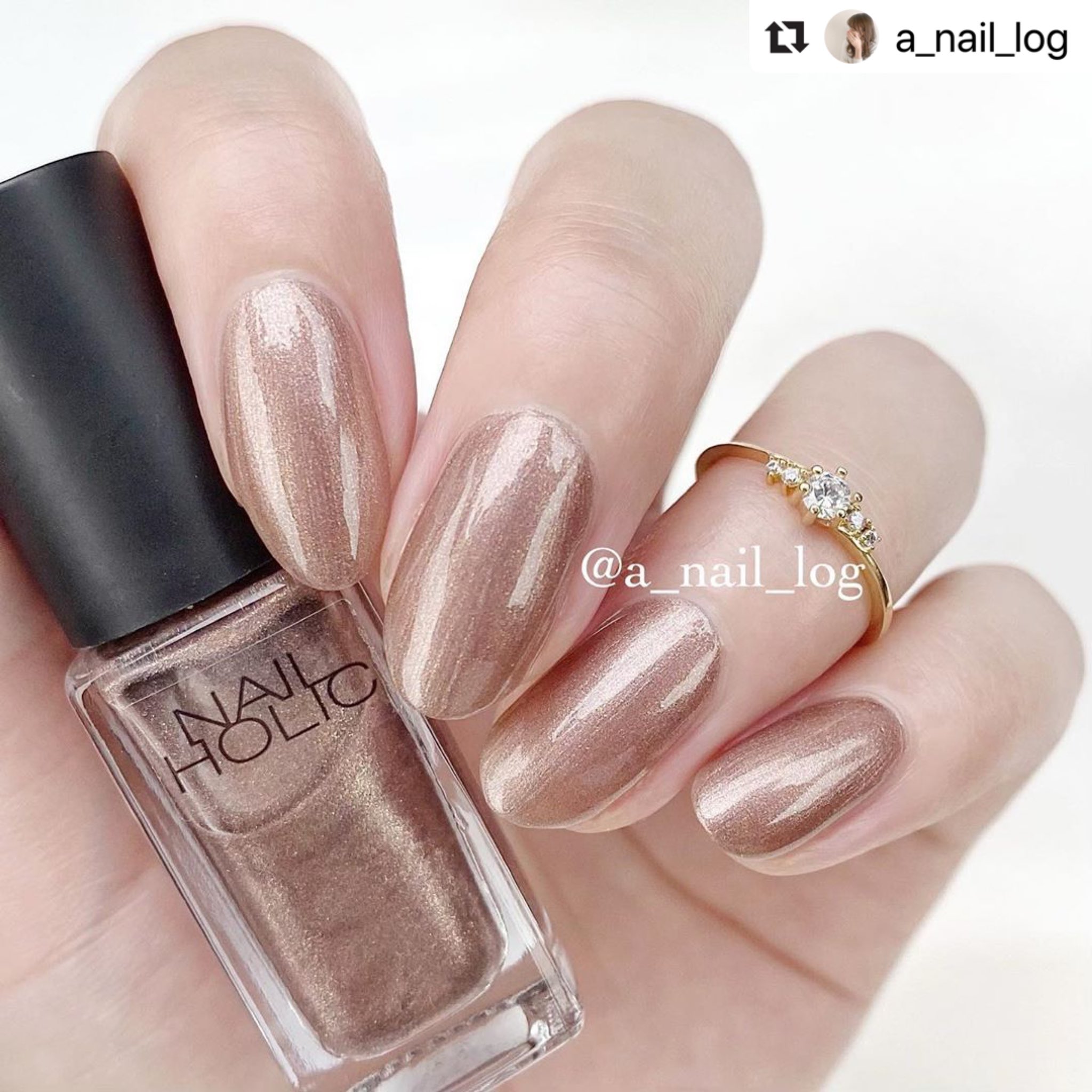 Nailholic Kose ネイルホリック ラメ入りブラウンカラーで大人ネイル Br307 の光沢とラメ感を公式アンバサダー A Nail Log さまがご紹介してくださいました どの角度からみてもキレイで上品なカラー お試しくださいね ネイルホリック Nailholic