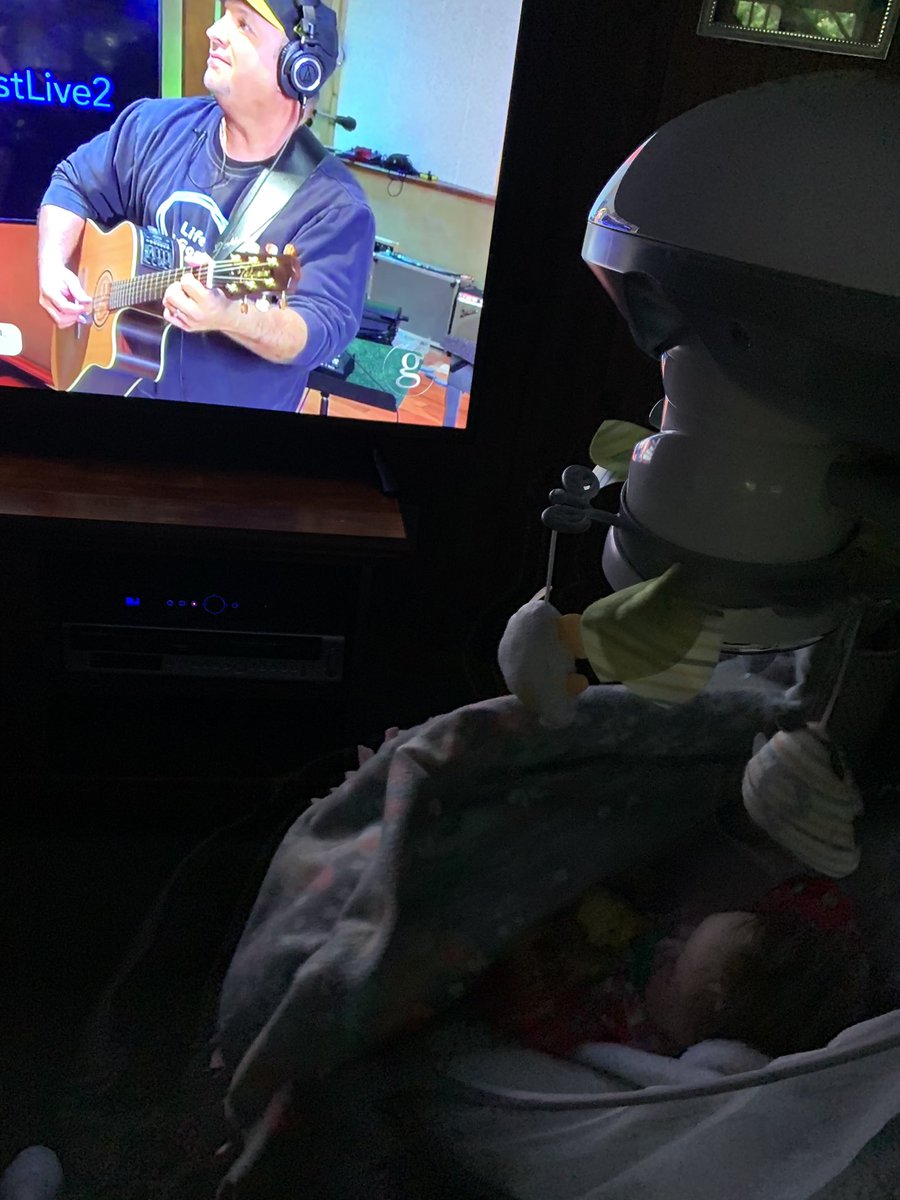 KotaaahA's tweet photo. @garthbrooks Nursery rhyme for my baby girl falling asleep watching 😊 #GarthRequestLive2 https://t.co/95KtTRUk01