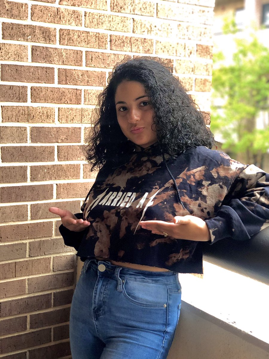 idkjustbehappy's tweet image. I’ve always wanted a cute crop top hoodie and I got it 🙂 love how comfy it is!! Go buy and follow @ModernMamasShop if you want one or if you simply just love cute product! 💓💓💓