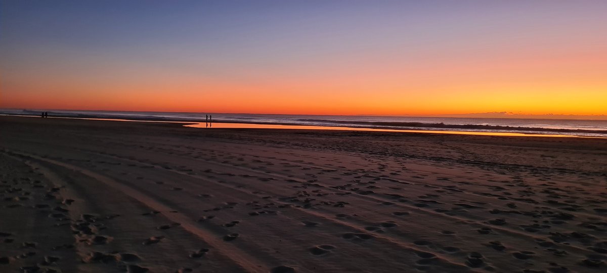 golfsnob's tweet photo. @dallaskilponen @hamishNews @BOM_NSW @coastalwatch @abcnews @CanonAustralia 6:11am Miami Beach, Queensland from ex Bondi local. Big surf rolling in by 8:am 👍🙏😘

@hamishNews @coastalwatch #nofilterneeded 
Insta: SmilingLynnie https://t.co/2zrBd0R21Q
