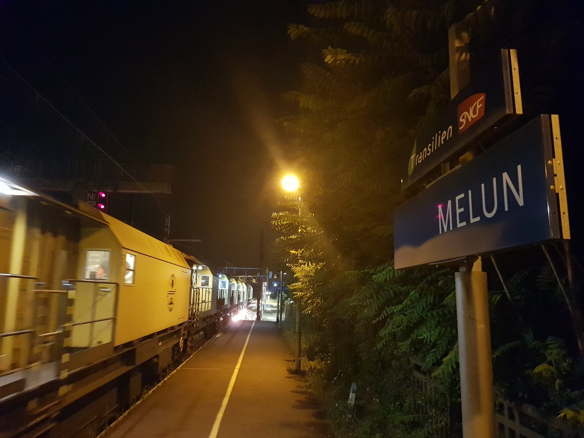 CARREREAlexand1's tweet photo. Cette nuit, sur la #ligneD du RER une opération de meulage pour prévenir l'apparition de défauts de surface de rail est organisée par les unités de maintenance Francilien Sud Est de l'#IFPSE pour contribuer au confort et à la sécurité des voyageurs. @SNCFReseau https://t.co/9jxJSTGet5