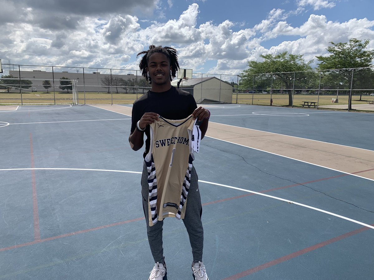 SweetHomeHoops's tweet photo. Winners of our 1st 4 weeks (6/15-7/12) virtual summer workouts:
Team: PB&amp;J 
@Dom8503 &amp; Josh Goscinski 
shots attempted- 7460
Total points- 37

Allstars:
Jaidyn McGrath shots attempted 6130
SilasFairclough shots attempted 4770
@SHCSDAthletics 
#getbetter https://t.co/uDmS9aNvJZ