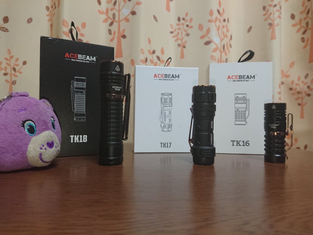 hg4eHPzmvVIEmWD's tweet photo. コレクションが増え過ぎたのと最近、買い物がヤバイので整理しなきゃ🛒💨・・・何の不満もないけどTK16、TK17、TK18のエスビTK3兄弟とお別れすることにしました✨🔦😭(´-(ェ)-`;)❤️
#ACEBEAM #TK16 #TK17 #TK18 #エースビーム https://t.co/dcTz6DPlZQ