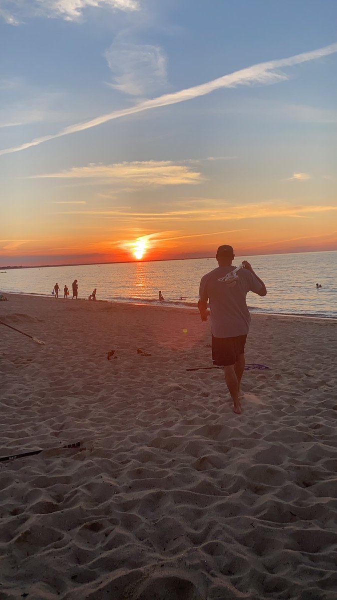 kings_atlanta's tweet photo. @CoachSnow_RU loves long sun set walks on the beach 😉 https://t.co/kaVStckTc7