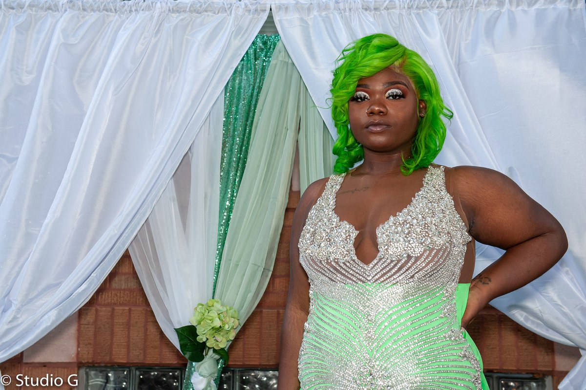 GoddessKarah's tweet photo. You Bitches Really Tried To Stop Me🤣But I Just Came Hard Factz😘💚 #Quarantineprom #latepost #prom2020 https://t.co/aJDeH5Korh
