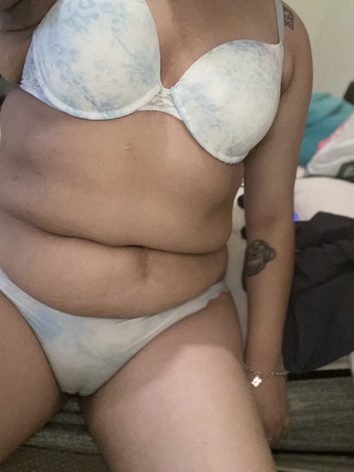 See the rest of the pics of this set on my onlyfans 😊💙 nudes are soon to follow. link in bio! https://t
