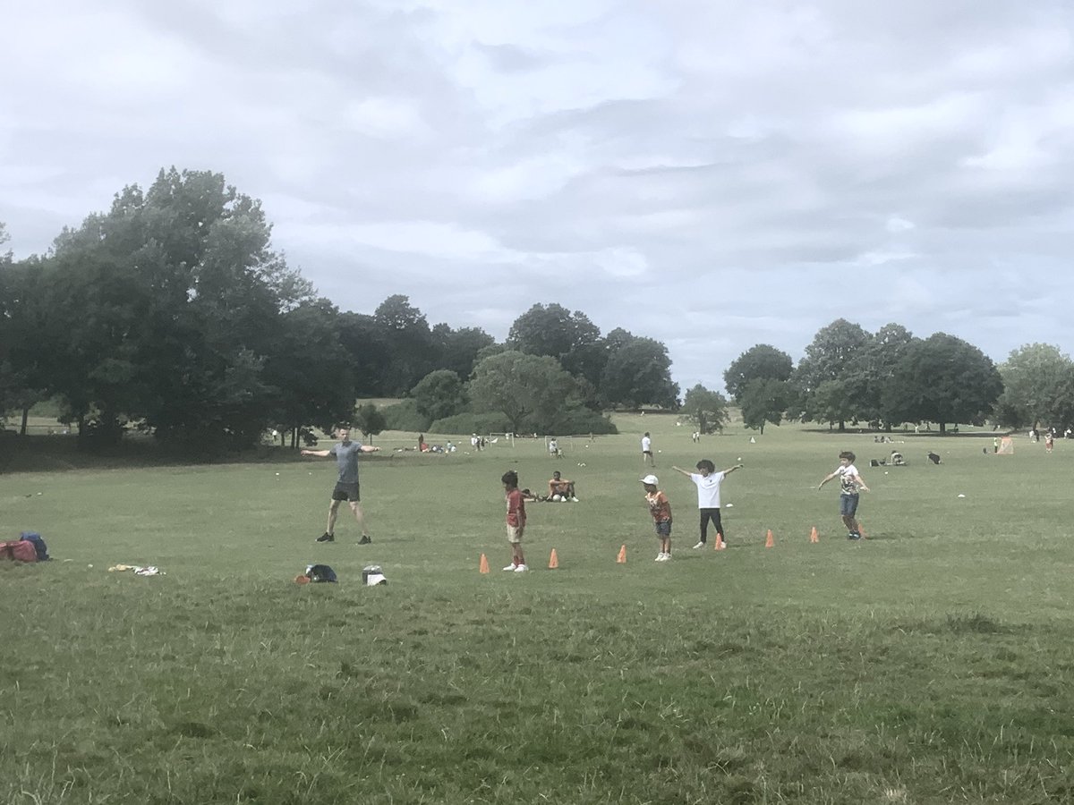 diamondbladefc's tweet photo. A glorious #active week of #fun #fitness & #fencing #skillstraining with coach #JJWebb at #ParliamentHill. Book your mini-group now! Email: hello@diamondbladefencing.com #SUMMERCAMP https://t.co/noEmmvkTZT https://t.co/jPhH1AUHVV