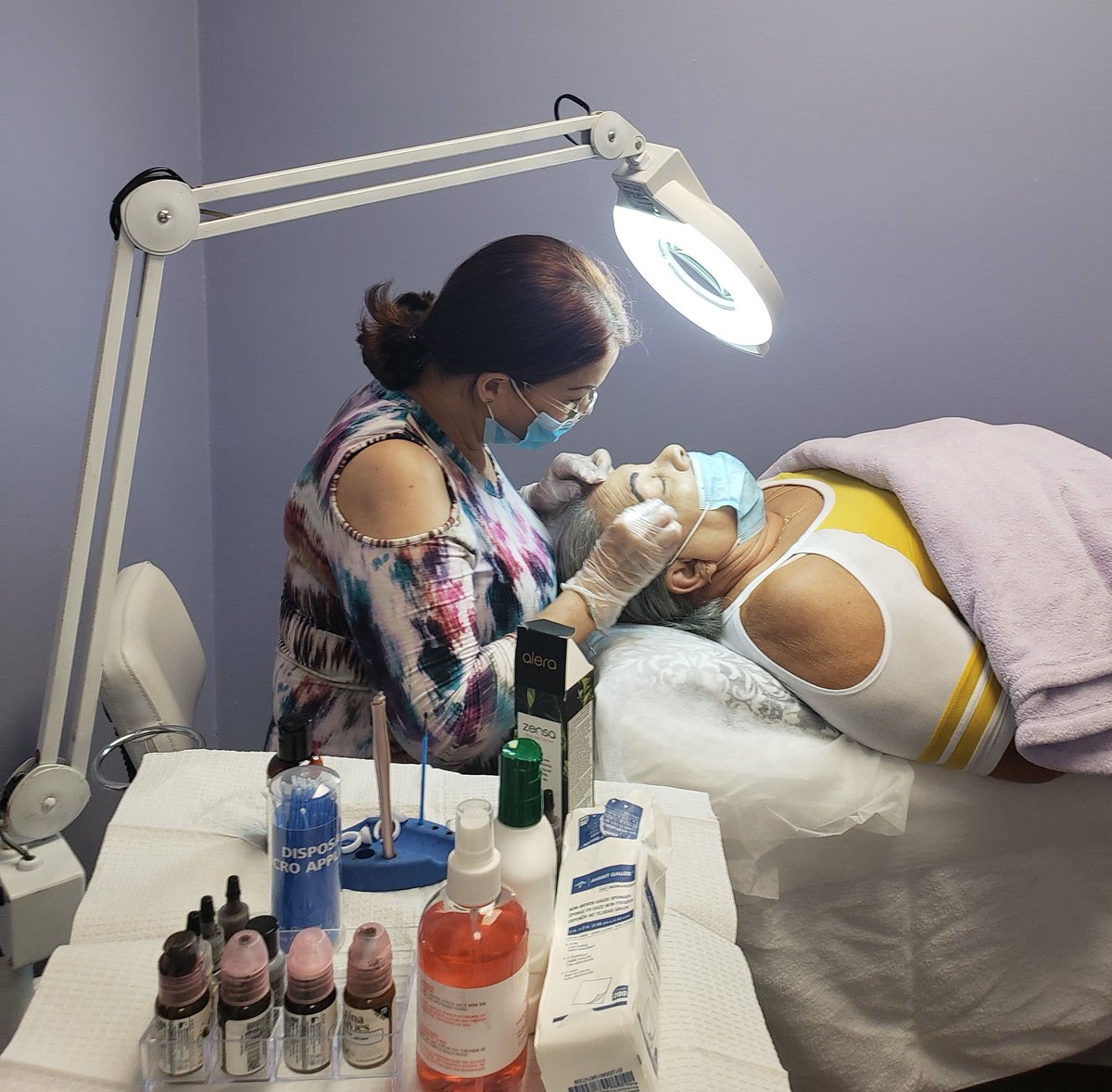 facialsbyceci's tweet photo. Microblading is a semi-permanent tattoo technique used to create the illusion of fuller brows. ... Instead of using a tattoo machine, Mayra uses a little handheld tool to manually draw hair strokes.
#BeautifulEyeBrows
#BestPigments
#Experience
#CallForAppointment https://t.co/F2K00sj1GE