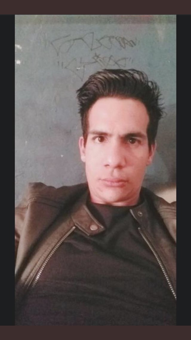 Ricky_mx_'s tweet photo. Aguas mis pasivos estos son ASALTANTES PELIGROSOS , te llevan a su casa y te quitan todos ya van varios casos, en Guadalajara @PepeYTeo hagan viral https://t.co/AiHdNRWjkL