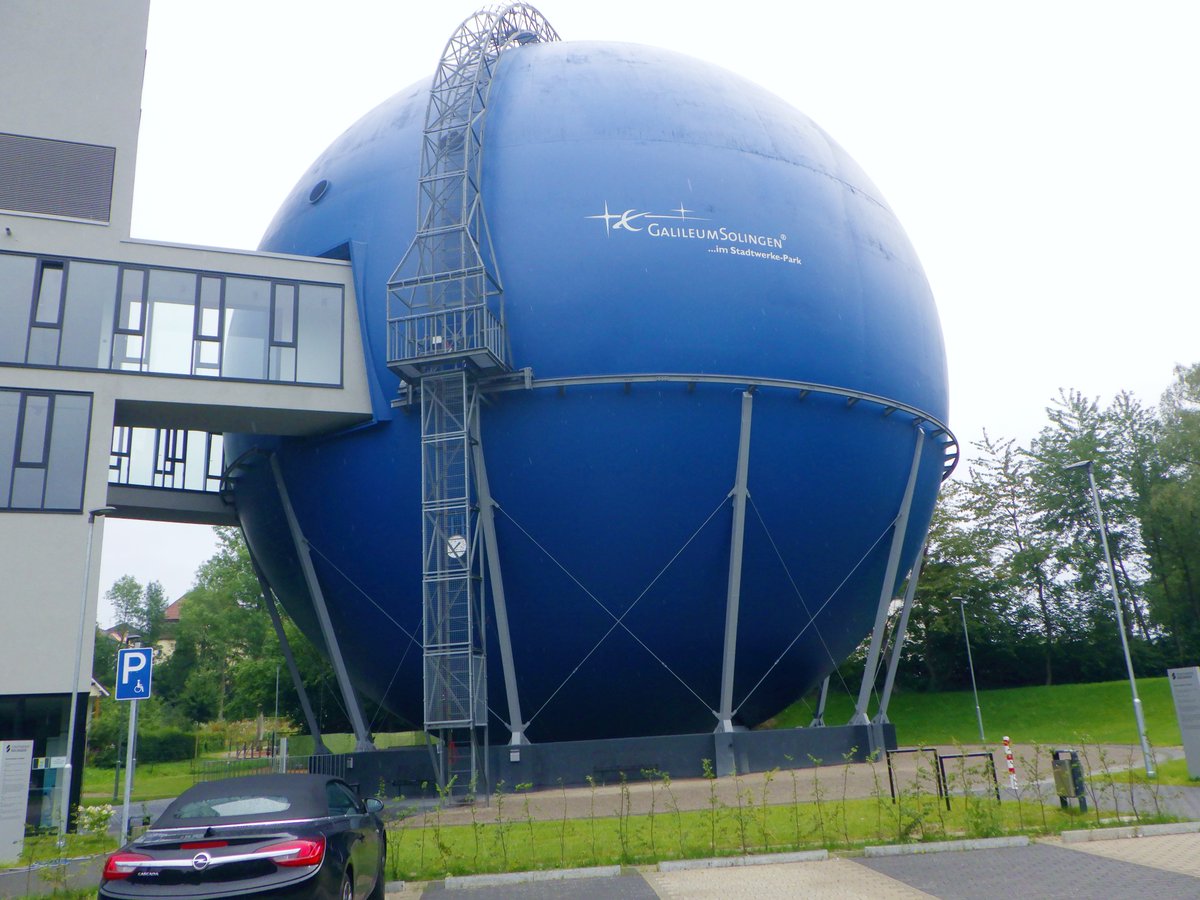 anyway, the gasometer again. You can see how it all rests on the off-center ring, supported in turn by beams. One day, when I'm feeling particularly energetic and scofflawish, I may do the ladder.