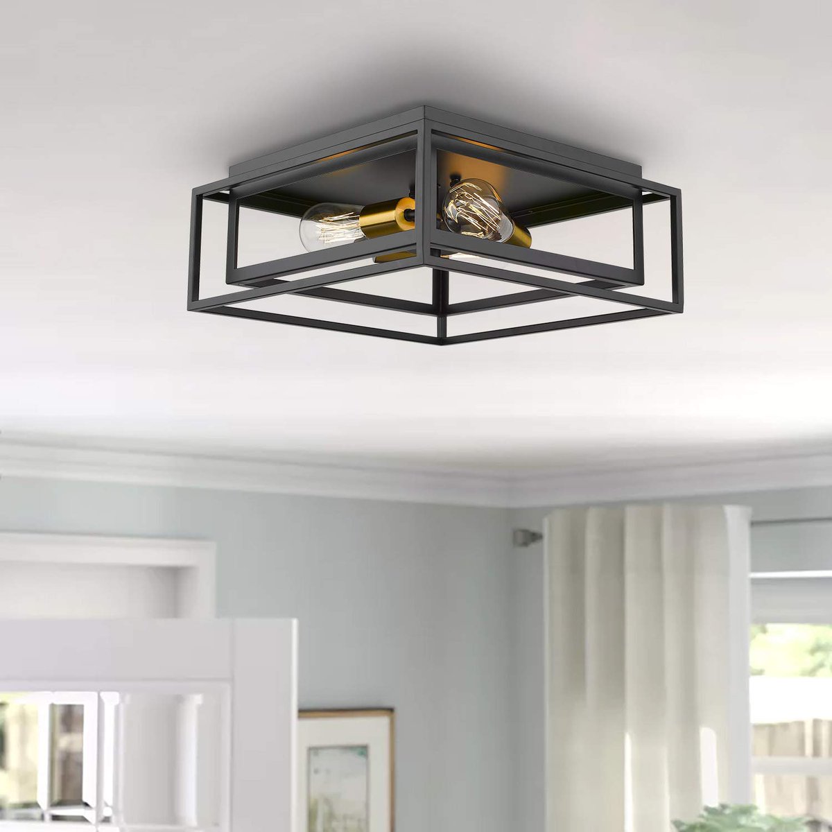 LTMateUSA's tweet image. 💯This industrial bedroom ceiling lighting designed by double square black frame cage shade with 3 gold accent inside offers a timeless feel to space. 
🛒 Amazon: amzn.to/2uRnC3q
✅ Website: bit.ly/JazavaUSA
#FlushMountCeilingLight #3LightCeilingLight #CeilingLight