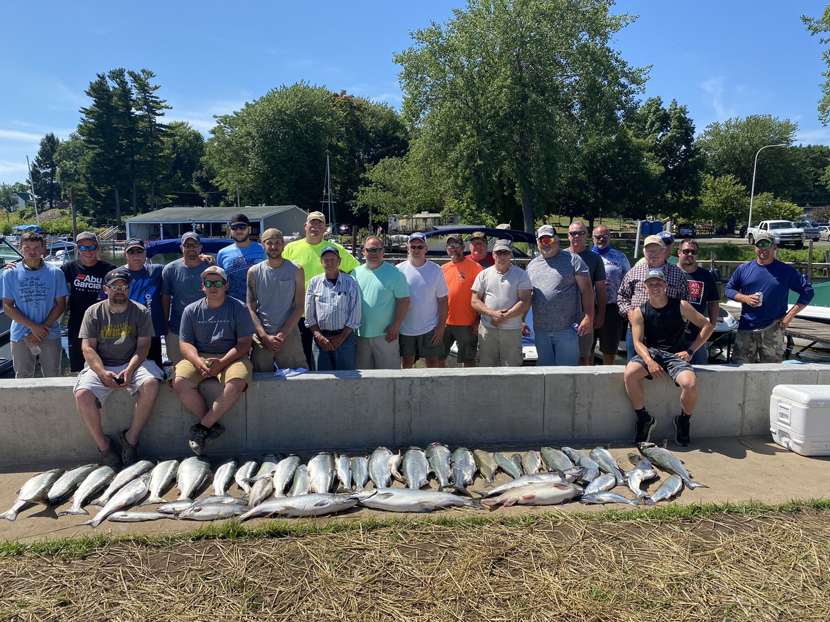 captcannonball1's tweet photo. #michiganstinger #okuma #seaguar #mauijim #reefrunner #atommik #lurelock #protroll #gamblerrigs #torpedodivers #garmin #smarttroll #catyjigs #itzprofishing #lifeofacaptain #salmon #lakelife #ilovefishing #takeakidfishing #michiganstingerproteam #salmon #smithwick #browntrout https://t.co/ToWtvrur8j