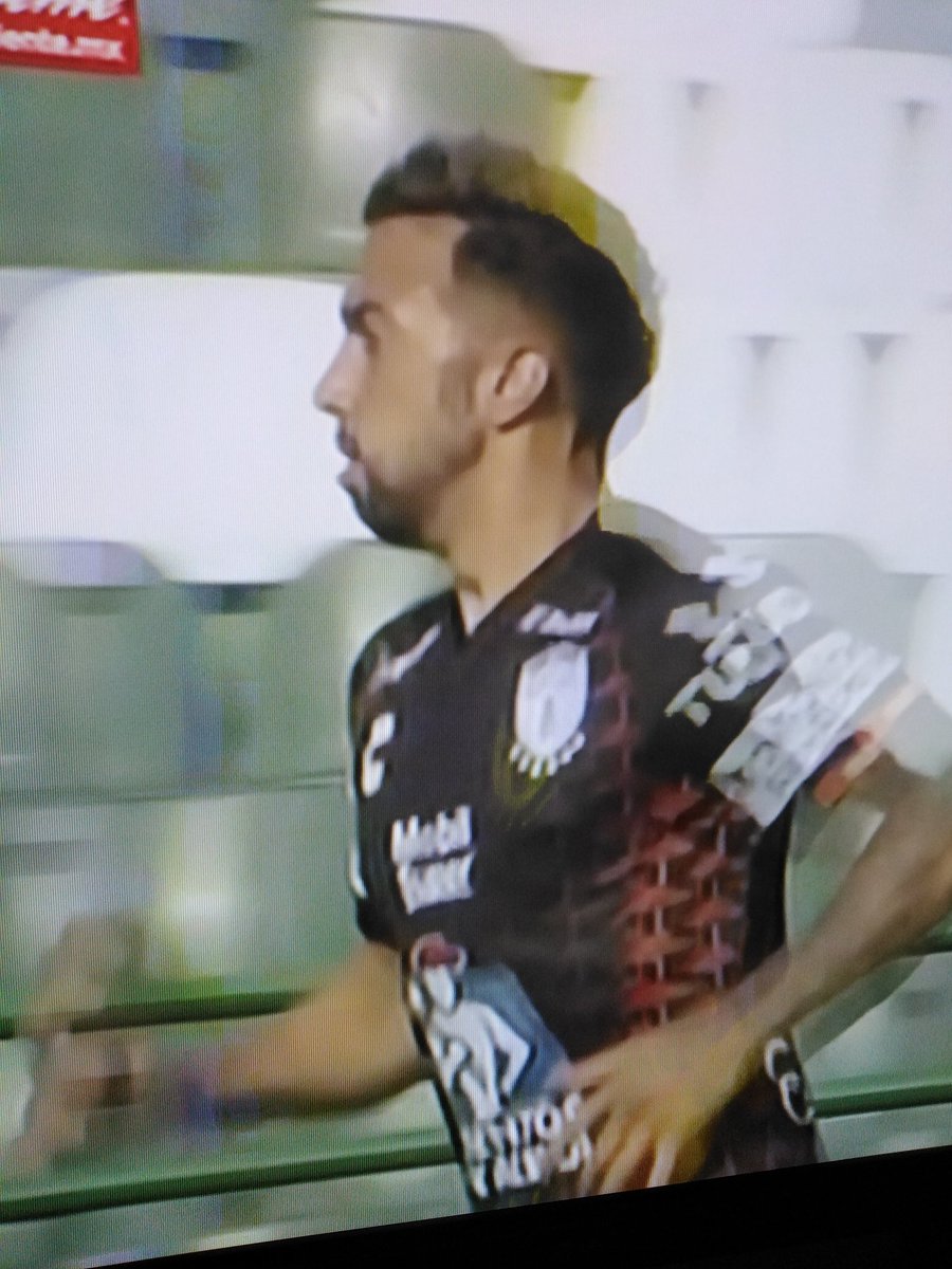 _OscarGuzman's tweet photo. @TransferLigaMX Que sea la buena y si ya salga de acá, como diría ni picha, ni cacha, ni coge, ni juega ni nada este Sr. quien le dijo que era Futbolista, entró a jugar hoy y solo le cometían faltas y nada de juego armo, el 10 le queda Mega  #ExtraGrande @JesusLe82744830 @richizr68 https://t.co/dz3J1IcoDZ