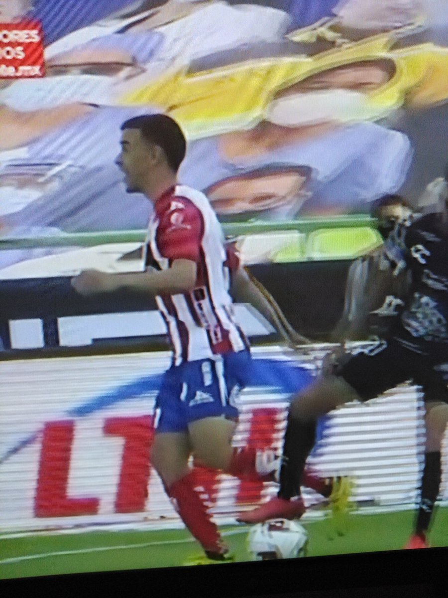 _OscarGuzman's tweet photo. @TransferLigaMX Que sea la buena y si ya salga de acá, como diría ni picha, ni cacha, ni coge, ni juega ni nada este Sr. quien le dijo que era Futbolista, entró a jugar hoy y solo le cometían faltas y nada de juego armo, el 10 le queda Mega  #ExtraGrande @JesusLe82744830 @richizr68 https://t.co/dz3J1IcoDZ