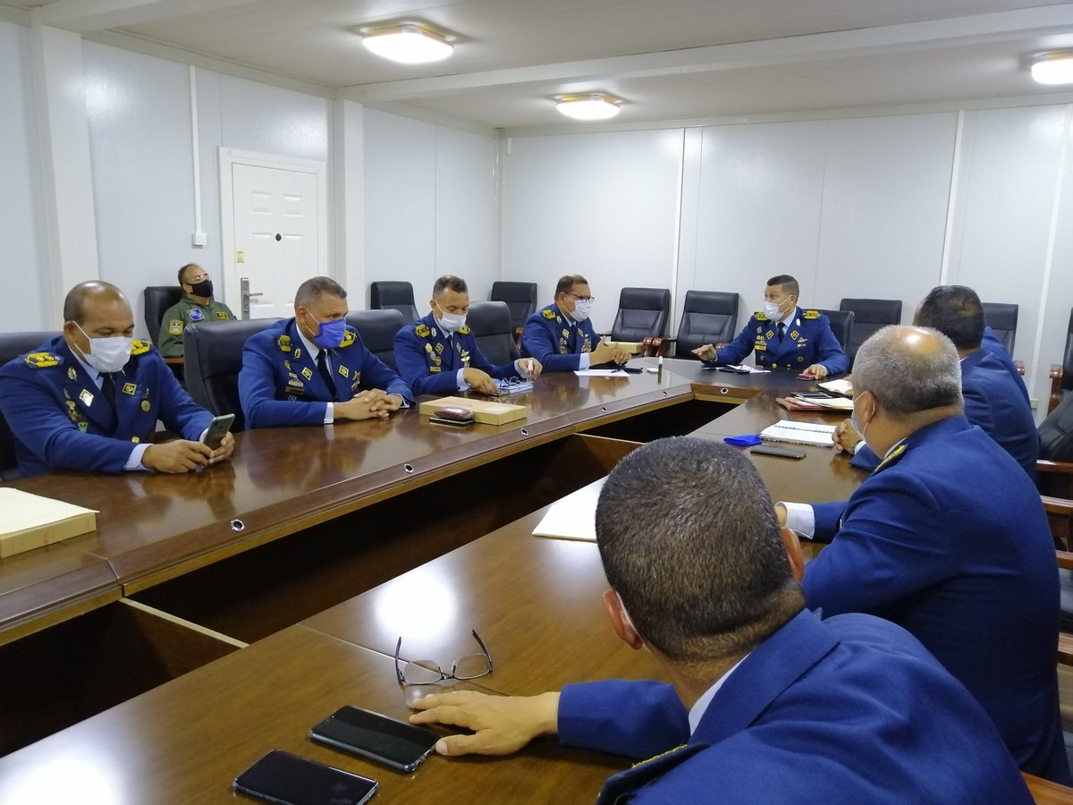 Desde la casa de los Pegasos del <a href="/GatNo6_AMB/">Grupo 6</a>, sustuve la primera reunión de trabajo con los Oficiales Generales integrantes del Estado Mayor Ampliado de la <a href="/AmbFanb/">AMB_FANB</a>, para afianzar estrategias de trabajo que permitan incrementar el Apresto Operacional de la #FANB.