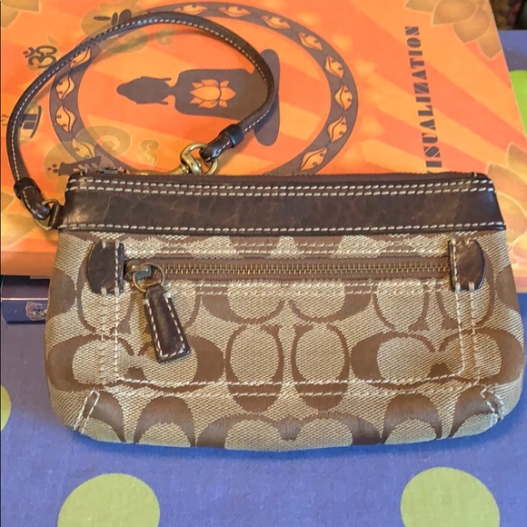 s_tinsa's tweet photo. So good I had to share! Check out all the items I'm loving on @Poshmarkapp #poshmark #fashion #style #shopmycloset #michaelkors #coach #montanawest: https://t.co/PDZnIRdVTY https://t.co/WZ4qLJoIoz