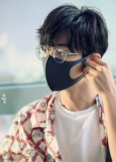 Xiao Zhan photos that butter my bread, an extremely self-indulgent thread:
