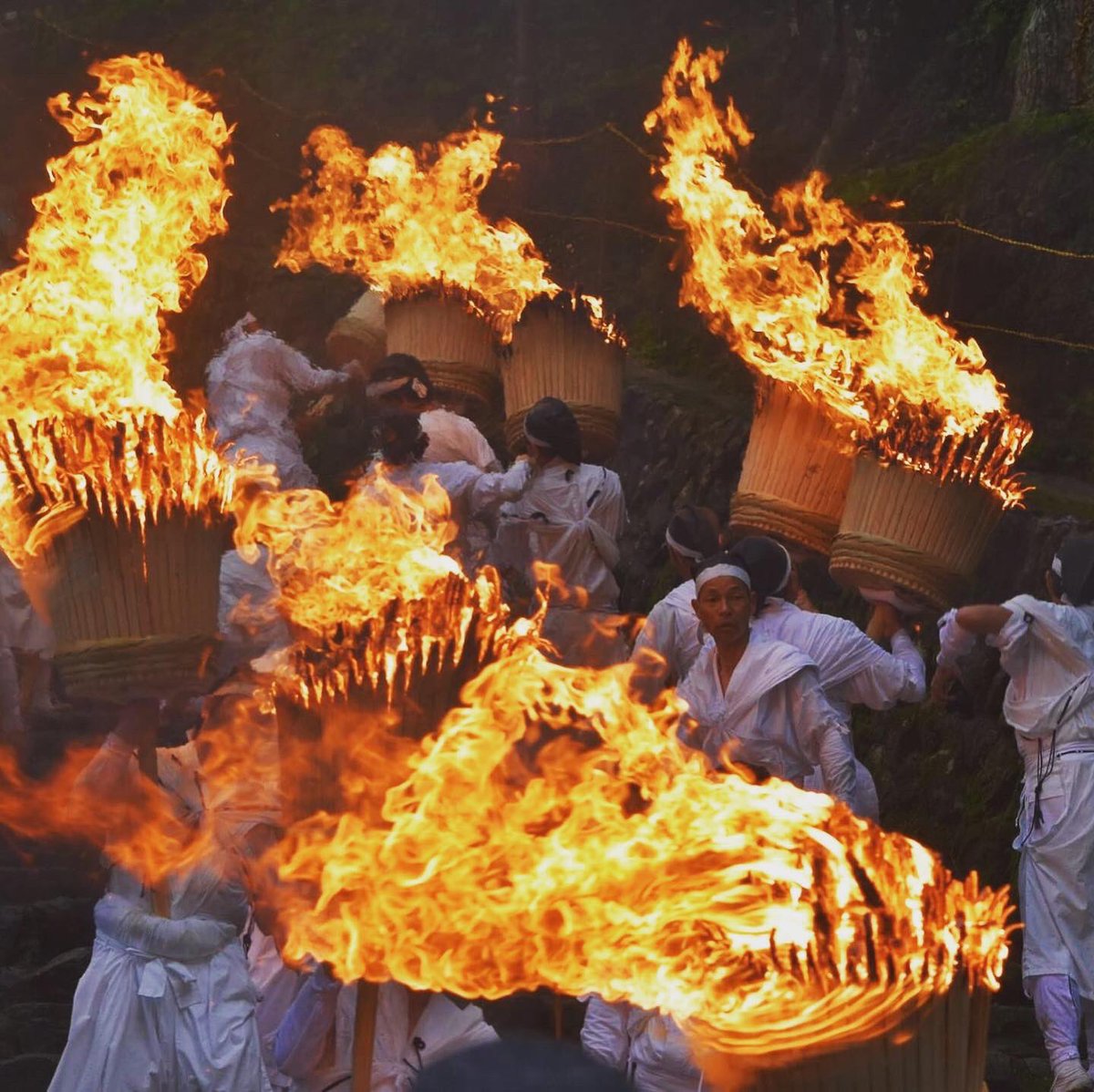 那智勝浦観光機構 Nackt 那智の扇祭り 豪快で美しい地元のお祭りです 来年は現地で体感出来ますよーに 那智 の扇祭り 例年7月14日 紀伊勝浦駅より 那智山行き バスで30分 那智の滝前 下車 那智の扇祭り 那智勝浦 祭り