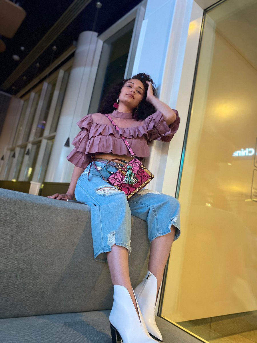 Only_Beebe's tweet image. Sooooooo I did a thing and styled @DanaliseJaylene for her YouTube channel. GO CHECK IT OUT!!

It’s all the behind the scenes of these looks and more.

Ps: I made the pink blazer dress and purple top 🙂🥰

youtu.be/utaZPiQlH7k