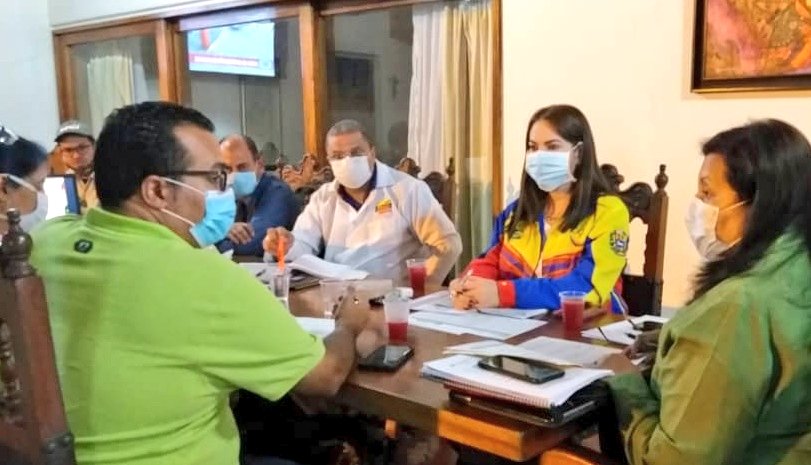gestionperfecta's tweet photo. #14Jul 📸 || Reunión con la Comisión Estadal de prevención y control del Covid 19. Trabajando en un conjunto de estrategias para evitar la propagación del virus y asegurar la protección de nuestro pueblo. Saldremos victoriosos! #3AñosHumanizandoElParto https://t.co/Qa0lHcw6YB
