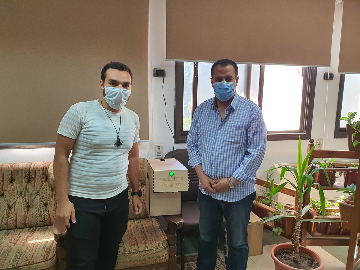 drchehata's tweet photo. طالب بكلية الهندسة يبتكر جهاز تعقيم الأيادي سيتم تصنيع عدد منه لوضعه في مداخل المدرجات وقاعات التدريس بجامعة أسيوط.. شكرا علي وموفق دائما.. https://t.co/iLaDjELjCH