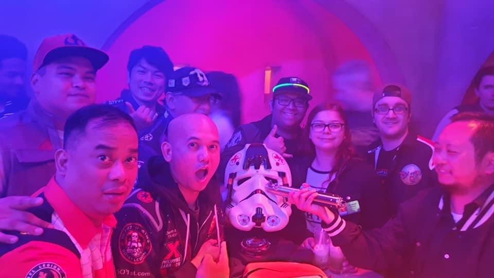 the only good part of the tros premiere was getting to hang out with some real cool people, this is the “asian table” at scum & villainy the night before (i’m the one being threatened with a lightsaber)