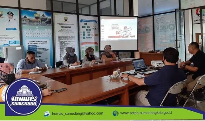 HumasSumedang's tweet photo. Guna kepentingan penyebar luasan informasi kebijakan dan pembangunan pada Pemerintahan Kabupaten Sumedang , para pengelola PPID pembantu pada masing-masing SKPD mengikuti sharing PPID yang dilaksanakan di ruang Media Center Setda, Jumat (10/7). https://t.co/pje7dc6EwC