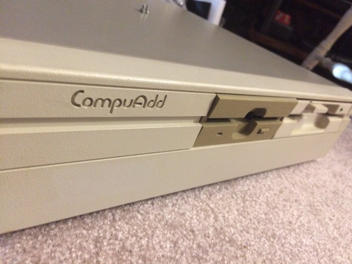talonserena's tweet photo. IT IS HERE.
#retrocomputer #vintagecomputer #compuadd https://t.co/gkzyLgtvt2