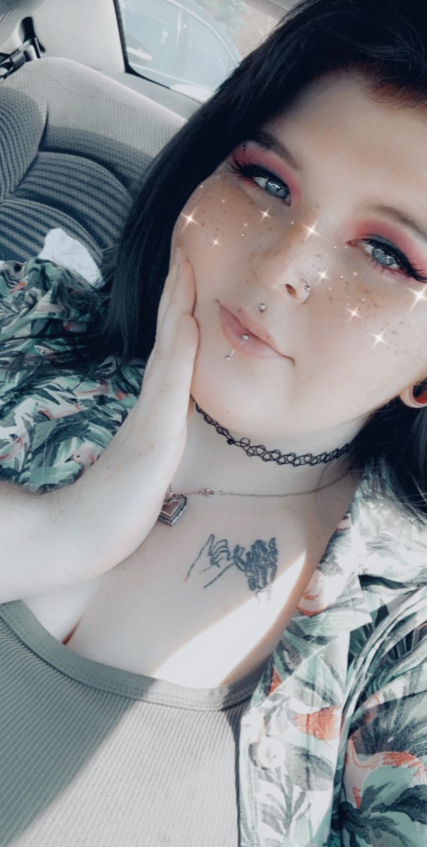 98_katelyn's tweet photo. @brittany_broski I thrive the most during anything horror or cat related ♥️ https://t.co/KcOTyaUtMy
