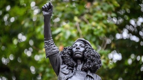 AndyBailieArt's tweet photo. Absolutely brilliant - Bristol’s New Jen Reid Statue. #LetItStand https://t.co/eLVna5WXBC