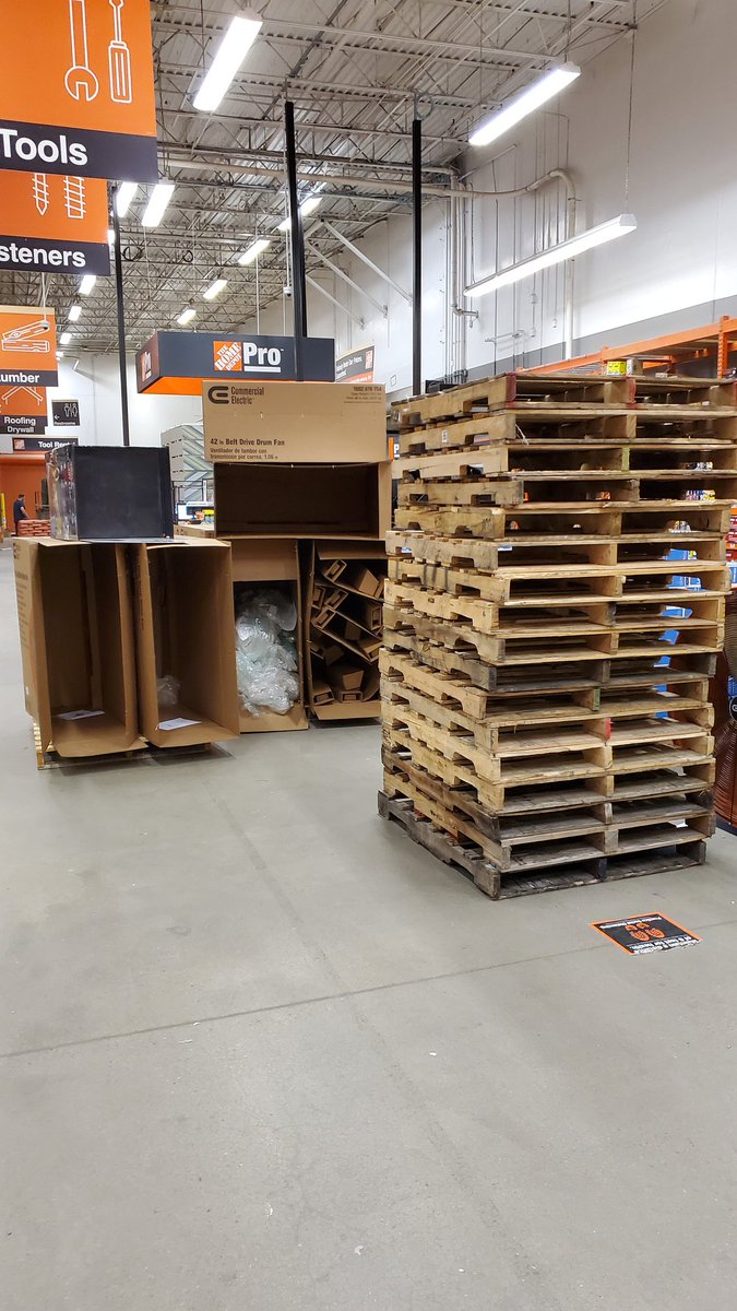 0569Ops's tweet photo. D38 packing out and down a few pallets of Fans and AC's. https://t.co/xPAVNu7j2M
