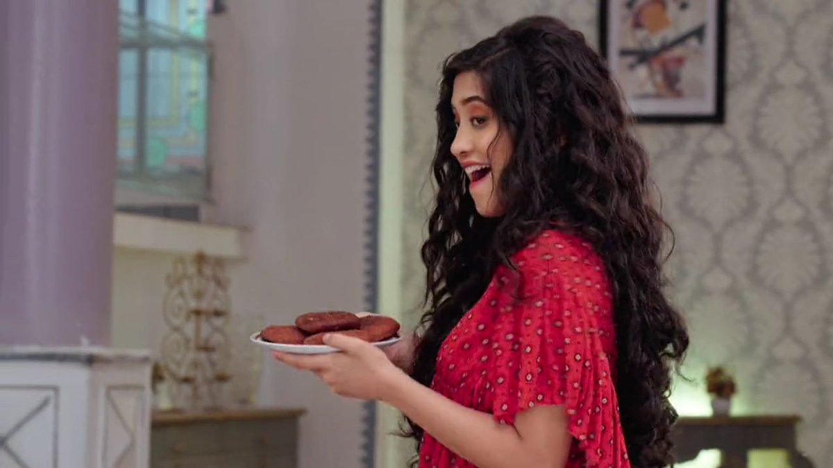 Tina ki harkatein dekho yaar  @shivangijoshi10 Why you are so cuteeeee??  #Yrkkh