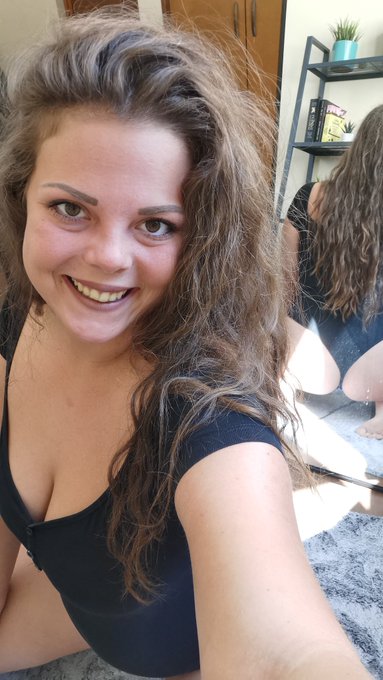Sch&ouml;nen Tag meine Lieben! 😘 Wie geht's euch? 🖖🏼 Bussi #locken #brownhair #cute #kiss #haveaniceday https://t<a href="/tag/locken"class="tags">#locken</a><a href="/tag/cute"class="tags"><span>#cute</span></a><a href="/tag/kiss"class="tags"><span>#kiss</span></a><a href="/tag/brownhair"class="tags"><span>#brownhair</span></a><a href="/tag/haveaniceday"class="tags"><span>#haveaniceday</span></a>