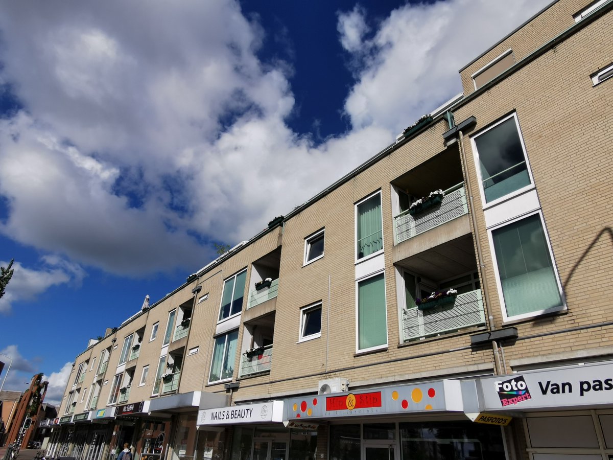 StadsLAB_dtc's tweet photo. Het idee van  @gemeentedchem  om in samenwerking met  @sitedoetinchem  de balkons aan de Raadhuisstraat en Nieuwstad op te fleuren 🌼 met bloembakken, werd door de bewoners omarmd. 🌻 Zo zorgen we samen voor een mooiere binnenstad. 👌 Meer weten? Kijk op https://t.co/0ZlPXmJjpU https://t.co/Y0LSBw1PVr