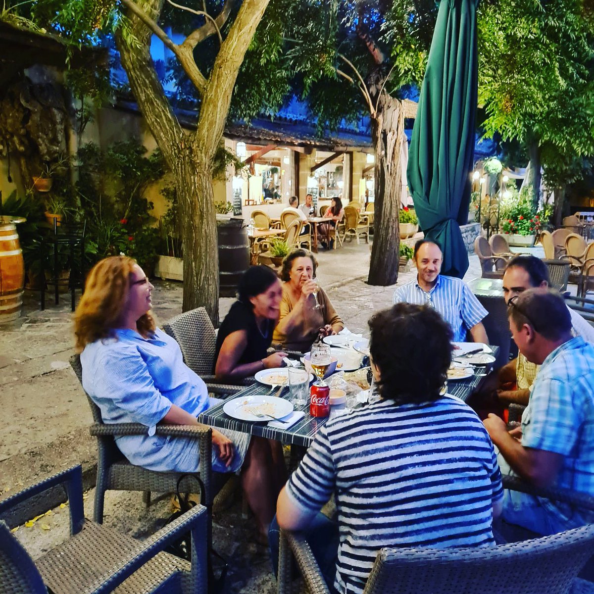 ExploraMallorca's tweet photo. Esta isla es maravillosa y está llena de rincones donde disfrutar de una tranquila cena y tertúlia con los amigos #Mallorca #valldemossa #spanishparadise #visitmallorca #summer2020 #costumbrismo 
#mallorcamuchomásqueplaya #mallorcavibes https://t.co/J5A34x0ZsS