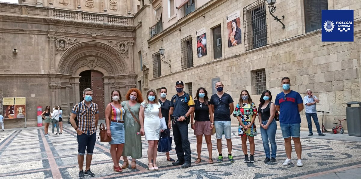 MurciaPolicia's tweet photo. Los integrantes de la Policía Turística de la @MurciaPolicia  continúan formándose gracias al @AytoMurcia para profundizar en la historia, la oferta cultural y los espacios inolvidables que merecen ser visitados en #Murcia, con el fin de aportar un valor añadido a los turistas. https://t.co/AyTTNFKAMh