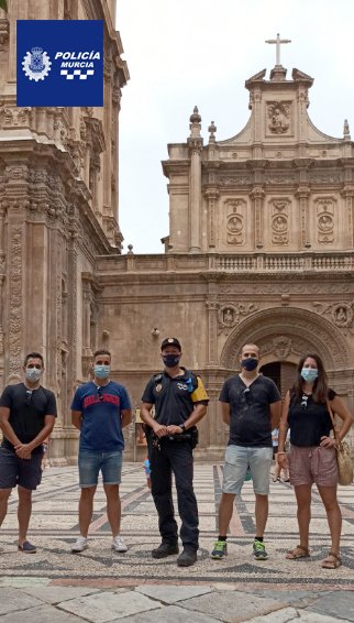 MurciaPolicia's tweet photo. Los integrantes de la Policía Turística de la @MurciaPolicia  continúan formándose gracias al @AytoMurcia para profundizar en la historia, la oferta cultural y los espacios inolvidables que merecen ser visitados en #Murcia, con el fin de aportar un valor añadido a los turistas. https://t.co/AyTTNFKAMh