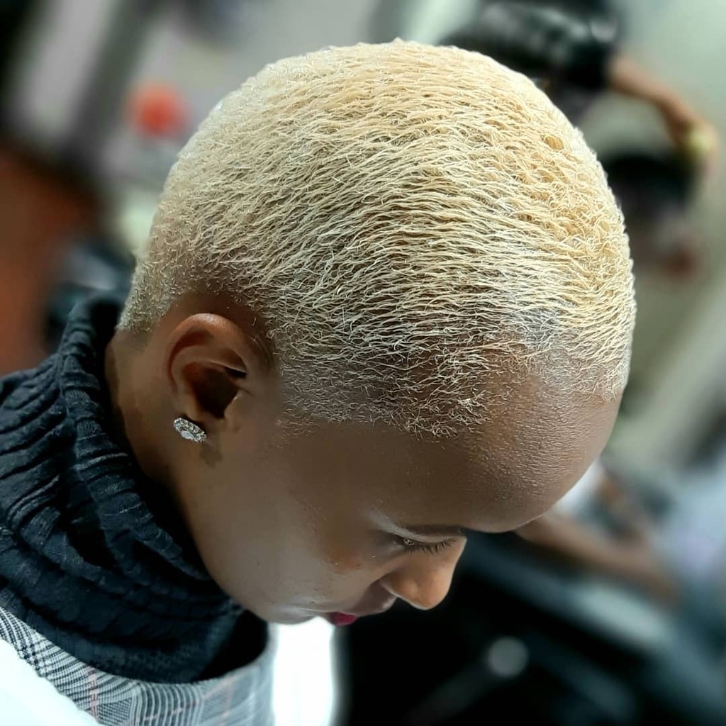 #The_great_talented_hands🙌  #transformation happy client @njerikirirua ....@joseecutz 😊😊 #always  #work #impossible  #done  #perform  #freshcut #ladieshaircut
#barbershopconnect #barbernations #barberintown #barbershopintown #barberforlife #barbers #… instagr.am/p/CCp2yHYFf18/