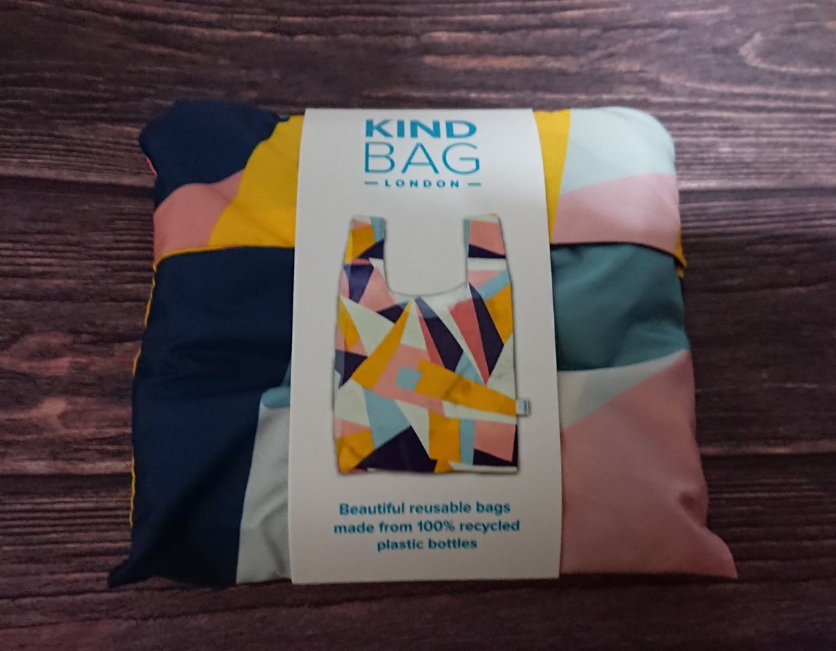 saringing's tweet photo. 推しエコバッグが決まりました☺️
ロンドン発祥🇬🇧の #KINDBAG 。
これ、100%廃棄ペットボトルをリサイクルした素材で作られてるのがスゴイ。
しかも20キロまで耐えれて、洗濯機で洗える!(大量に買い物するので100均のはいつもすぐ破れてた…)
1個使ってみて良かったから2個目購入✨ https://t.co/0YLevJeFpQ