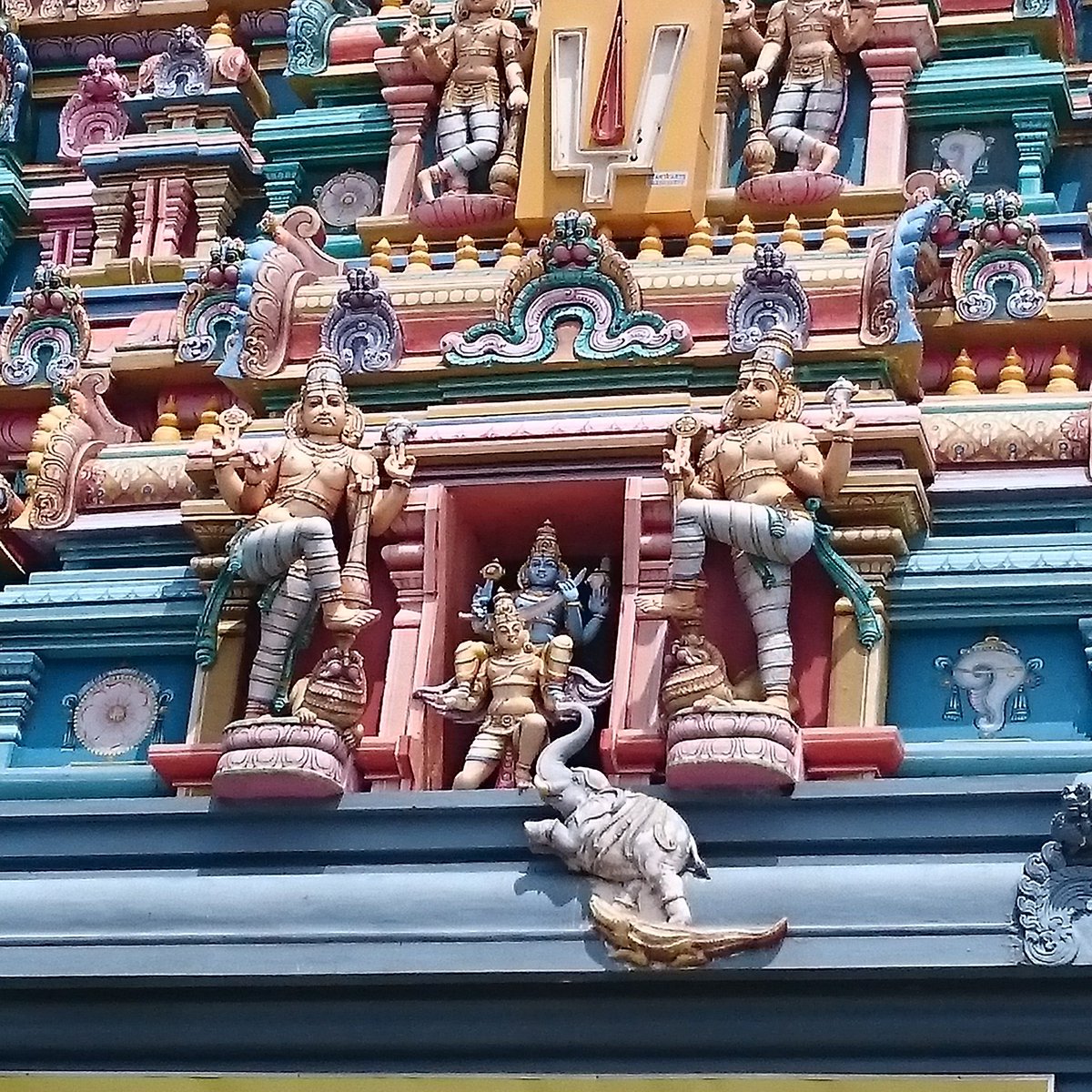 ग for गजेन्द्र मोक्ष/ Gajendra Moksham.  Pic 3. Graphic representation of the story, and pic 4. Stucco on gopuram , both from the Athalanallur Gajendravaradar temple, near Tirunelveli, Tamilnadu.  #AksharArt  #ArtByTheLetter (3/7)