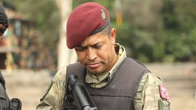 “Vatan için öImekse kaderim, böyIe kaderin eIIerinden öperim" sözünün vücut bulmuş halidir, 
Ömer HALİSDEMİR.
Mekanı cennet ruhu şad olsun 

 #15Temmuz