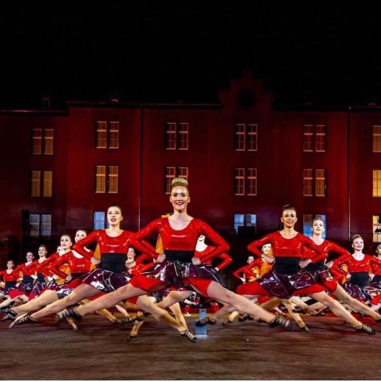 FlingsandThings's tweet photo. Our social media memories are taunting us right now! Highlights from this day in 2014, 2016 and 2019 - Glagow 2014 Queen’s Baton Relay with @chillipipers 🌶 @HebCelt Festival Ceilidh with @whiskykiss_ 🥃💋 and Basel Tattoo 🇨🇭💃🏼 Missing our dancing life ❤️ #memories https://t.co/vKEODBzmHu