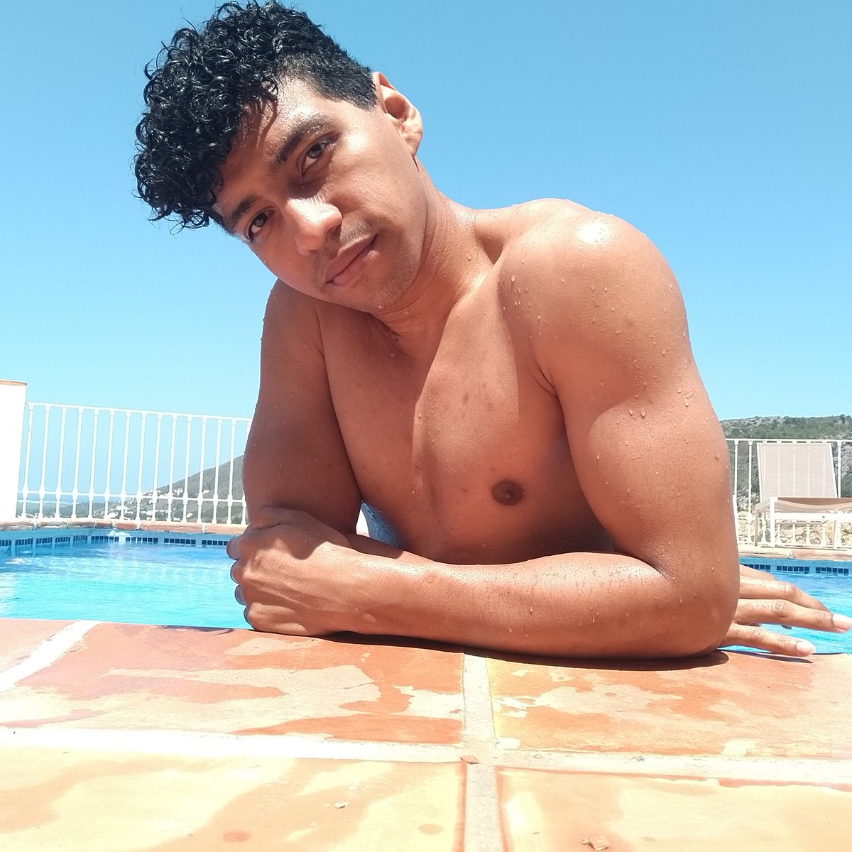 Robbiesp94's tweet photo. #NuevaFotoDePerfil https://t.co/DMUNAUxpS8