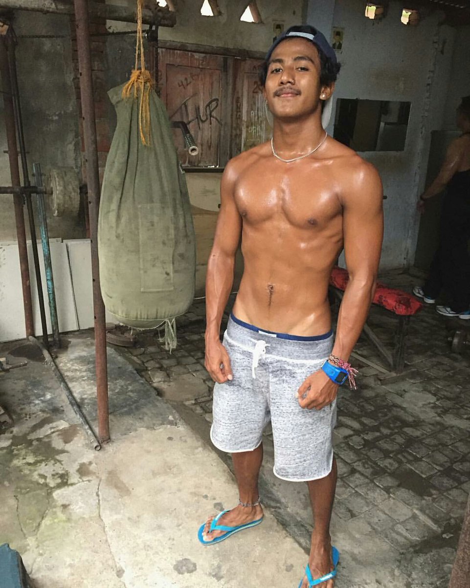 menmagazine_id's tweet photo. Pria lokal dengan kulit gelap dan coklat lebih terlihat maskulin yah 😍 
#menmagazine #lokal https://t.co/bUp3oHH9QK