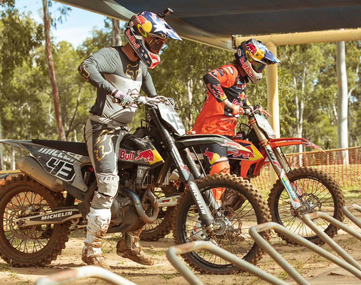 tobyprice87's tweet photo. Forget Dakar, this was the biggest race of my 2020 π€£
Bragging rights and a crap haircut were on the line for some Moto Madness against Jackass in Rocky!
Watch the full clip on Red Bull TV ππΌ https://t.co/3ahkr3Zhpv #givesyouwings https://t.co/Sbk6DtLYaG