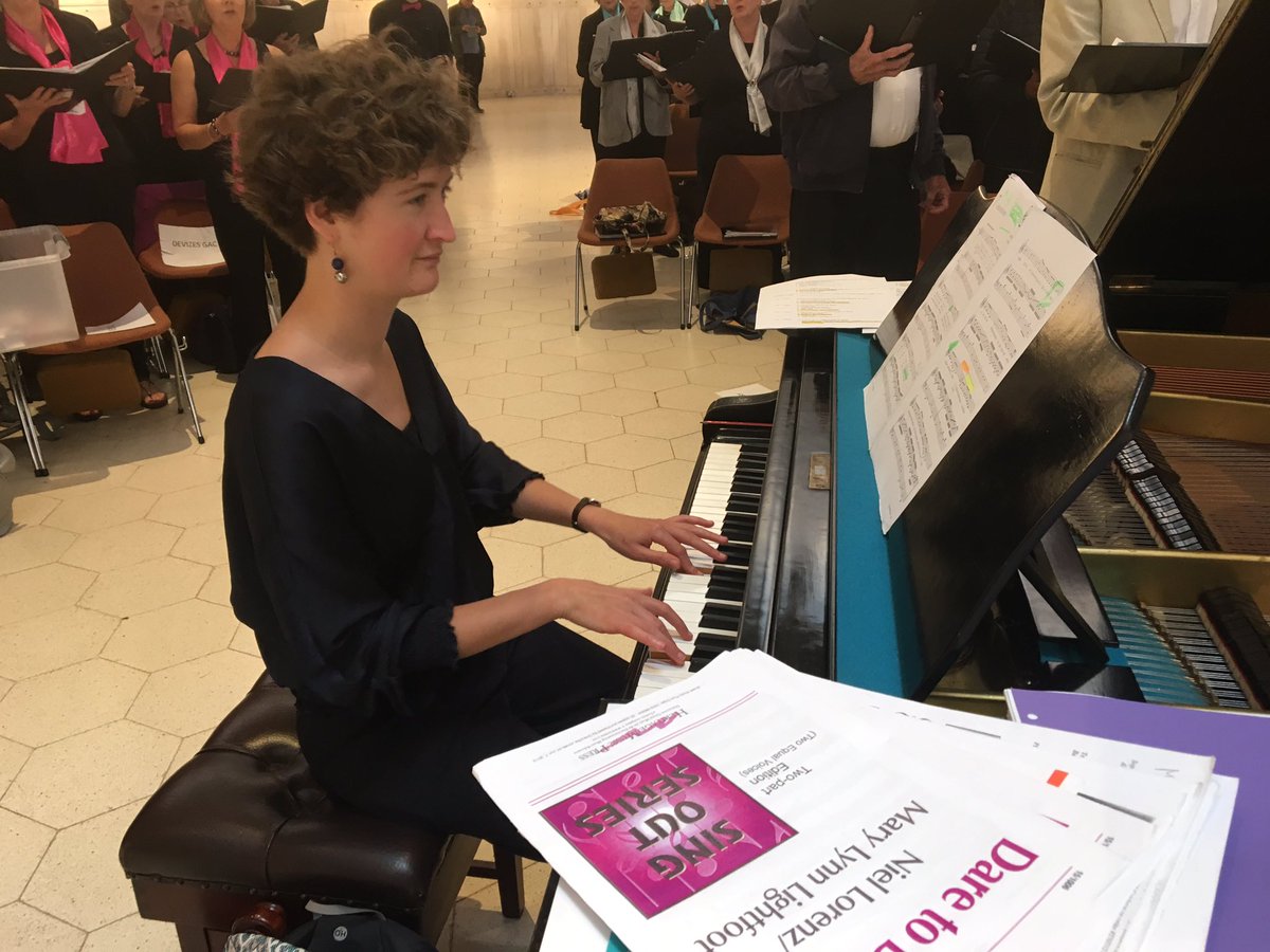 grenvillemusic's tweet photo. https://t.co/JEDjVxX164 Today’s good afternoon choir online rehearsal YouTube access from 1pm taken by yours truly / everyone welcome for a FUN #sofasing @KeynshamN @KeynshamCouncil @keynshamvoice @mrbenengland @mypubchoir https://t.co/EyvzHPsnpp