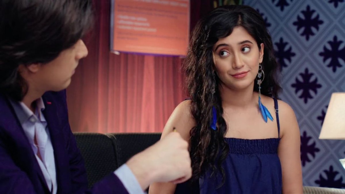 Isko pati ke sath boyfriend bhi chahiye Mohtik ya Bhautik  #Kaira  #Shivin  #yrkkh