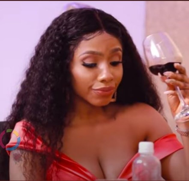Ziakeem's tweet photo. Believe me d pain frm some fanbases is not that Mercy released Merch based on demand but the outpouring love from the people that matter, her fans all over the world. I don't know the originator of Merch but I know Ike Onyema was the first #BBN4 to release Merch
#RelassMerchOut https://t.co/wINPD9fDYI